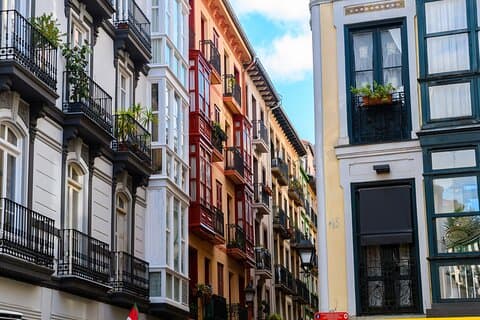 Unique Landmarks of Bilbao – Private Walking Tour for Couples