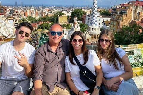 Private Barcelona and Park Güell Tour with hotel Pick-up