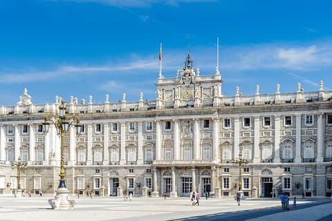 Royal Palace Madrid and Gardens: Private tour with entrance fee included