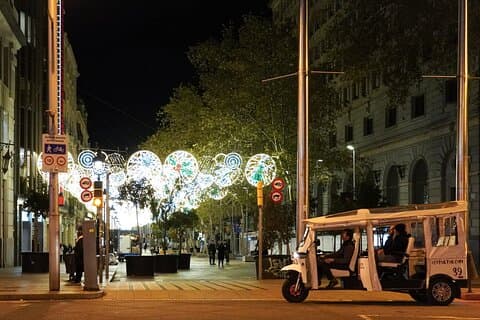Barcelona Christmas Lights Tour in Eco Tuk Tuk Private