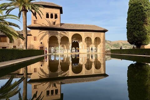 Madrid: Private Tour Discover Granada and La Alhambra