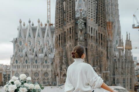 Iconic Elegance at Sagrada Familia Photoshoot