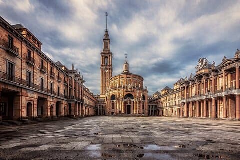 Gijon Highlights - Art, History & Seaside Life in Cimadevilla