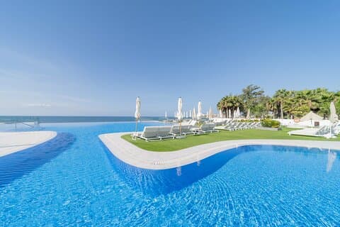 Infinity pool