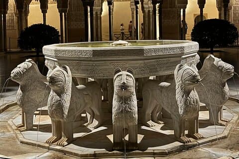 The fountain of lions in the moonlight