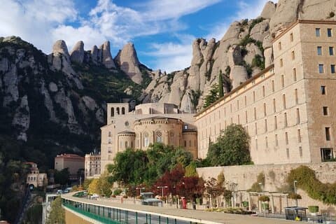 Private Tour to Montserrat with a specialized local guide