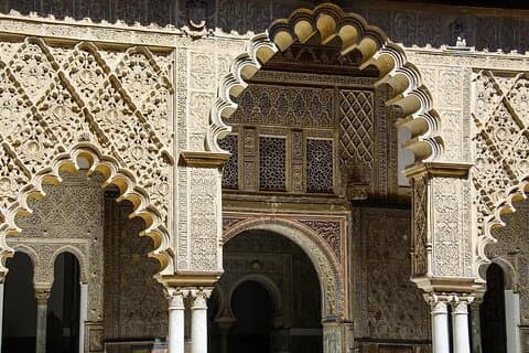 Detail of the arches of the Courtyard of the Maidens