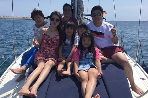 Barcelona 1-hour Private Boat Trip with Cava and Snacks