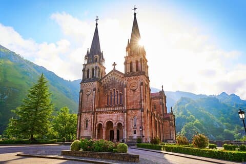 Tour to Lakes of Covadonga, Onís Cangas and Ballasts from Gijón