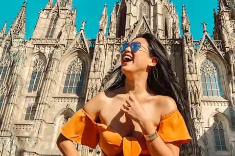 Professional Photoshoot Tour - Barcelona's iconic locations