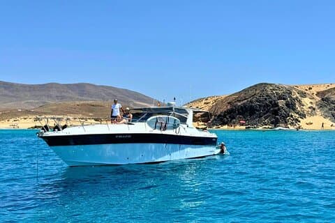 Private yacht in Papagayo Beaches with Gourmet or Premium menu