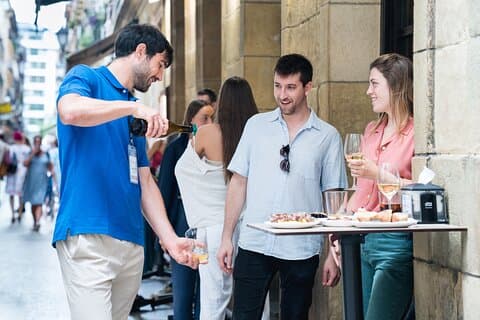 Private pintxo tour with D.O. wines in San Sebastian