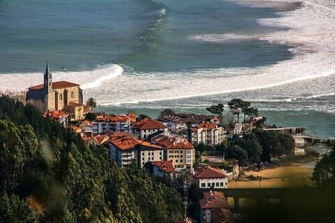 Private Dragonstone, Mundaka and Guernica tour from San Sebastian