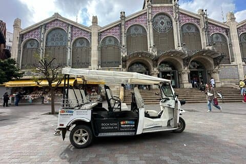 Valencia: Visit the Historic Center of Valencia in Tuk Tuk