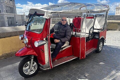 Discover Madrid by Tuk Tuk – 1 hour tour