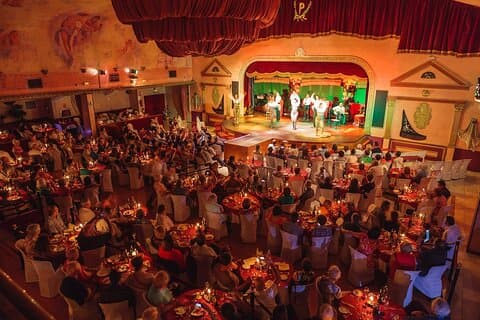 Flamenco Show in Granada's Albayzín Cave with Tapas Dinner