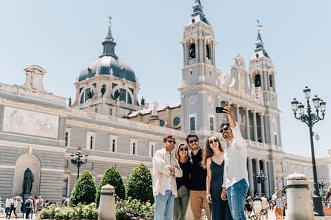 Madrid Heritage: Old Town Walking & Royal Palace Private Tour