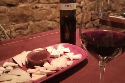 Barcelona: Premium Wine Tasting & Private Walking Tour