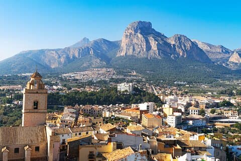 Alicante: Private Tour to Guadalest, Polop & Canelobre Caves