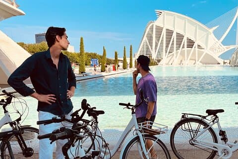 Valencia: Historic Center and City of Arts Guided Bike Tour