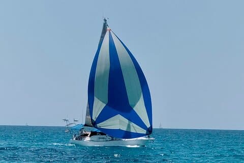 Private Sailing Adventure with snacks & drinks, snorkeling and SUP