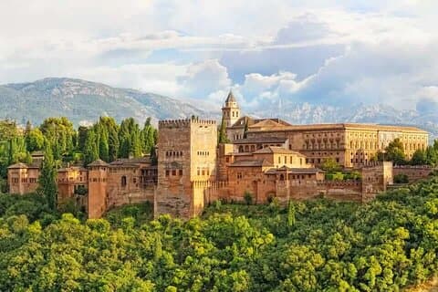 Alhambra Experience – Explore Nasrid Palaces & Generalife Gardens
