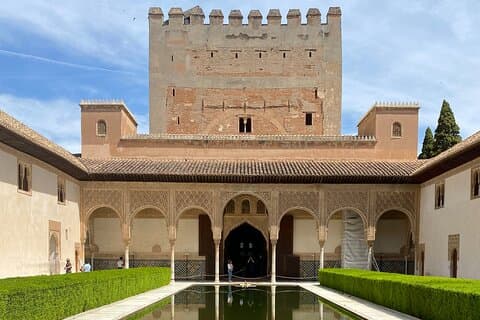 Private Tour to La Alhambra de Granada from Cordoba