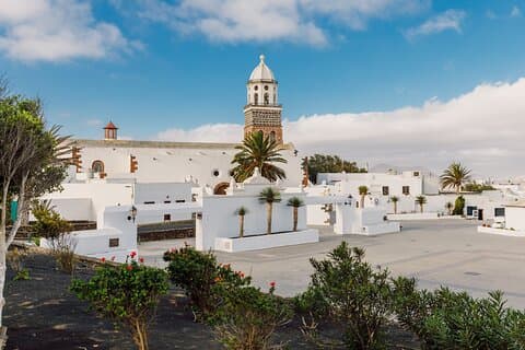 Lanzarote Private DayTrip to Teguise Market & Volcanic LagOmar