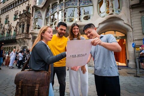 Barcelona Street Escape: Gaudi and the Hidden Treasure