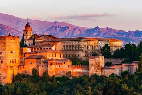 Granada Scavenger Hunt & Highlights Self-Guided Walking Tour
