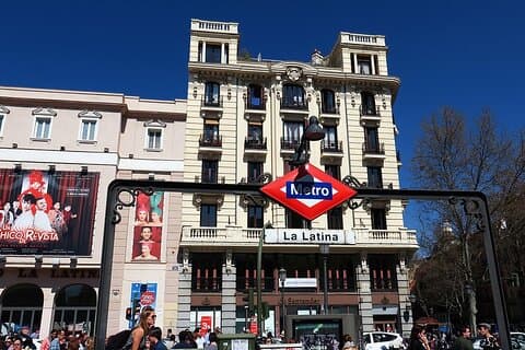 Madrid: La Latina Walking Tour with Drink and Traditional Tapas