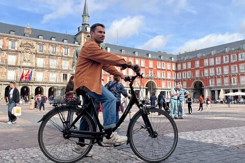 Madrid: Highlights Bike Tour with Madroño Tasting