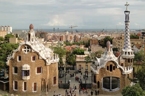 Barcelona: Park Güell Exclusive Guided Walking Tour
