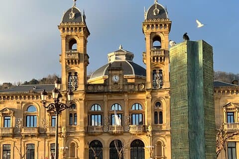 New Tour! Private 3H Walking City Tour in San Sebastian