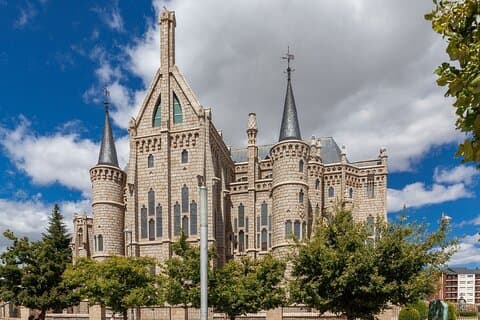 Palacio Gaudi Ticket with Audio Guide on Your Phone