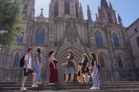Discover the Gothic Quarter and the Cathedral of Barcelona