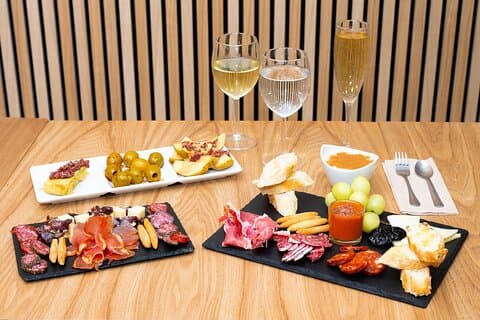 Menú Iberico - Jamón & Cava near Sagrada Familia