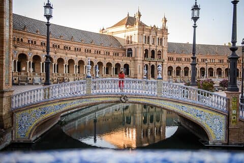 Private Photoshoot Tour in Iconic Seville with Photographer