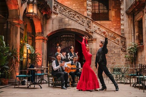 Palau Dalmases courtyard & our amazing performers