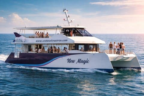 Catamarán New Magic