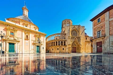 Hello Valencia: Private 2-Hour Intro City Walk with Local Guide