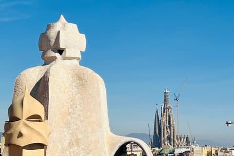 Barcelona City Walk with a Local Chinese Companion