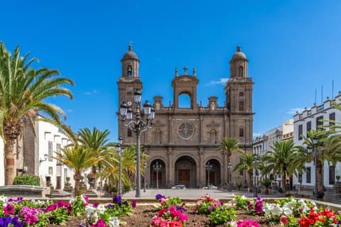 Las Palmas Shopping and Poema del Mar Aquarium