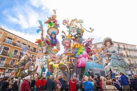 Fallas Tour Discover the light and soul of Las Fallas with us