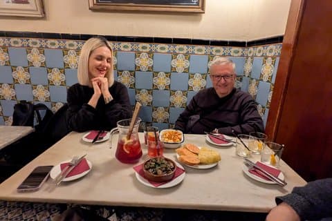 Barcelona Gothic Quarter Tapas and Taverns Food and Wine Tour