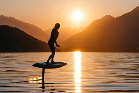 Estepona: Fly above the water with an electric surf board w foil