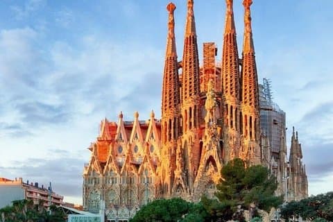 Sagrada Familia Semi Private Tour Skip-the-line