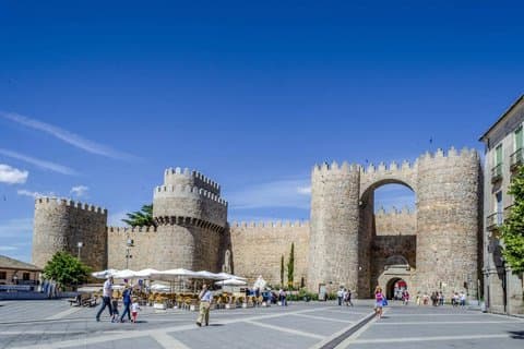 Hello Avila: Private 2-Hour Intro City Walk with Local Guide