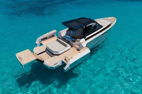 Living the Dream on board of this amazing boat Evo 43