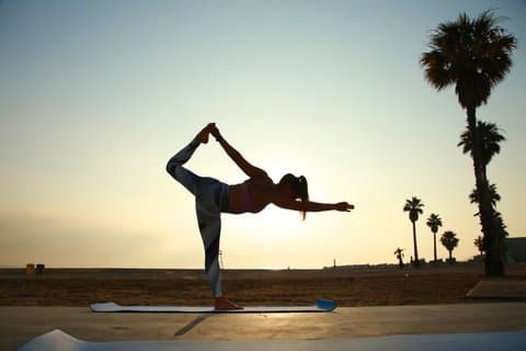 Yoga and Sailing Experience with Healthy Brunch in Barcelona